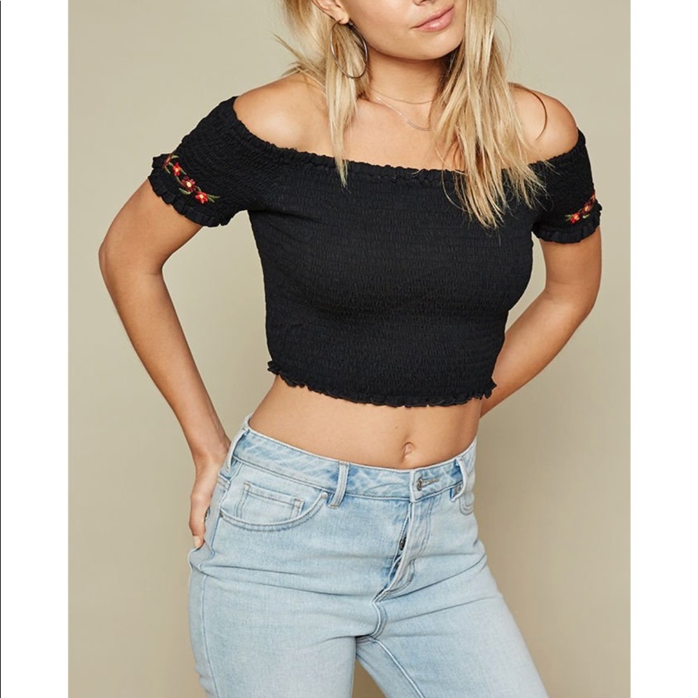 black off the shoulder top🖤